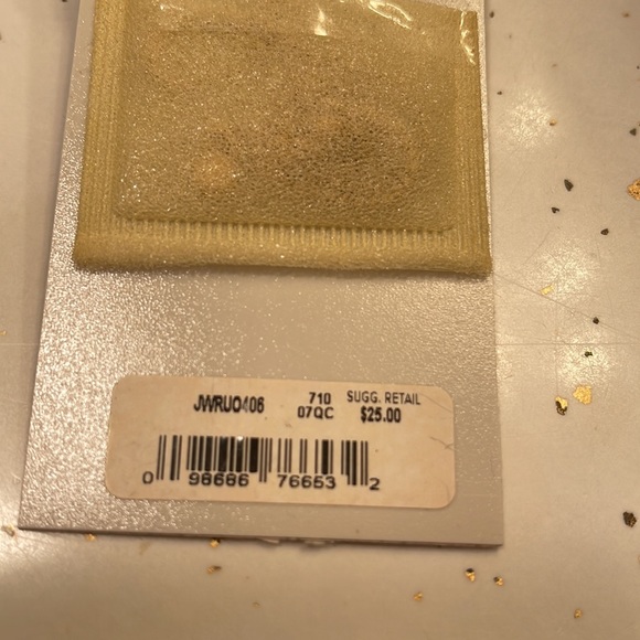 Vintage but still in its original package necklace & matching earrings set - Picture 7 of 8